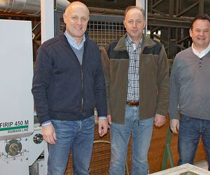 Group photo with the test candidate: Managing Director Stefan Wyss (center) with Enrico Baier of Raimann (left) and Erik Barmettler of WEINIG HOLZ-HER Schweiz